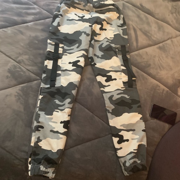Cargo Puff Pants - Picture 2 of 5